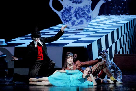 Balet Hrvatskog narodnog kazališta u Zagrebu: Lewis Carroll, Robert Moran, Ashley Page, Alisa, kor. Ashley Page, foto: © Mirko Cvjetko