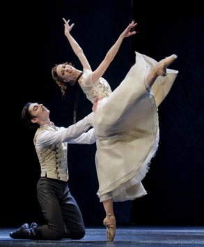 Hrvatsko narodno kazalište u Zagrebu: Ana Karenjina, kor. Leo Mujić, foto: © Mirko Cvjetko