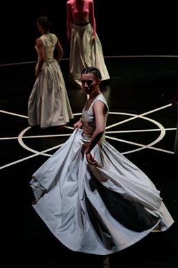 Balet Hrvatskog narodnog kazališta Ivana pl. Zajca, Rijeka: Čipka, koreografkinja Maša Kolar, skladateljica Tena Novak Vincek, foto: © Fanni Tutek Hajnal