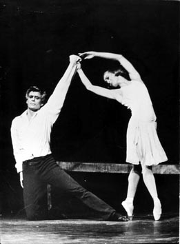 Miljenko Vikić i Đurđica Ludvig; Čovjek pred zrcalom, kor. Nevenka Biđin i Sonja Kastl, HNK u Zagrebu, 1963.