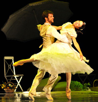 Balet HNK u Zagrebu: Alexandre Dumas sin – Carl Davis – Derek Deane, Dama s kamelijama, red. i kor. Derek Deane; Milka Hribar-Bartolović (Marguerite Gautier) i Ivan Gil Ortega (Armand Duval), foto: Saša Novković