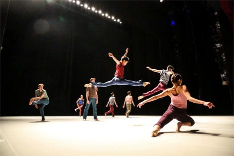 Hrvatsko narodno kazalište u Zagrebu: Decadance, kor. Ohad Naharin, foto: hnk.hr