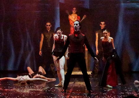 Balet Hrvatskog narodnog kazališta u Zagrebu: Ženski rukopis – Drakula, kor. Simona Unterajter, foto: © Mirko Cvjetko