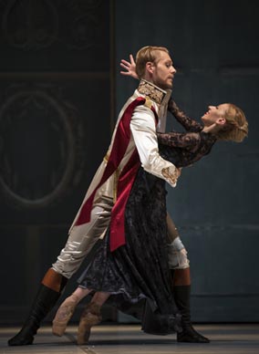 Slovensko narodno gledališče Maribor: Jevgenij Onjegin, kor. Valentina Turcu, foto: Tiberiu Marta