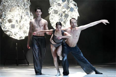 33. Muzički biennale Zagreb i Balet Hrvatskog narodnog kazališta u Zagrebu: Prekinute veze: Ivan Končić, Flicker Out, kor. James Pett, Travis Clausen-Knight, foto: Novković