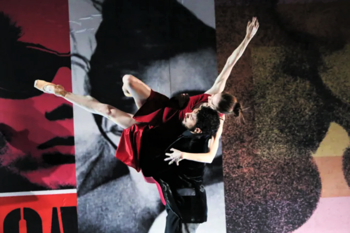 Iva Vitić Gameiro (Emma Bovary) i Taiguara Goulart (Rodolphe Boulanger), Gustave Flaubert, <em>Gospođa Bovary</em>, kor. i red. Valentina Turcu, HNK u Zagrebu, 2022.