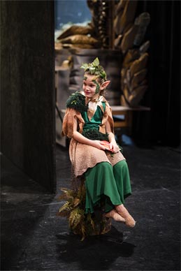 Hrvatsko narodno kazalište u Osijeku: Bela pl. Adamović, Jela, kor. i red. Vuk Ognjenović, foto: facebook