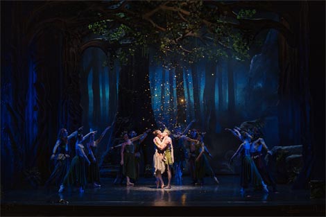 Hrvatsko narodno kazalište u Osijeku: Bela pl. Adamović, Jela, kor. i red. Vuk Ognjenović, foto: facebook