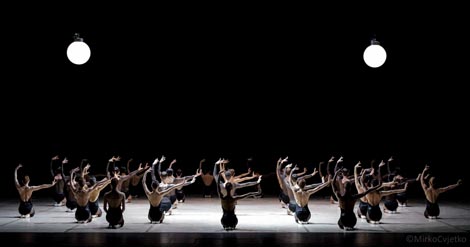 28. Muzički biennale Zagreb i Hrvatsko narodno kazalište u Zagrebu, Kraljevi bogova (Tomislav Oliver, Kompleksna poezija; Ivana Kiš, Mehanizam sebičnoga gena) kor. Pascal Touzeau, foto: © Mirko Cvjetko