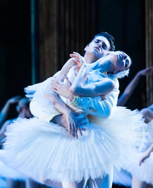 Hrvatsko narodno kazalište u Zagrebu: Petar Iljič Čajkovski, Labuđe jezero, kor. i red. Vladimir Malahov