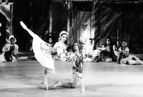 Ludmila Naranđa Sertić (Swanhilda) i Erich Zschach (Frantz) – Léo Delibes, Coppélia, foto: Hildegar Steinmetz