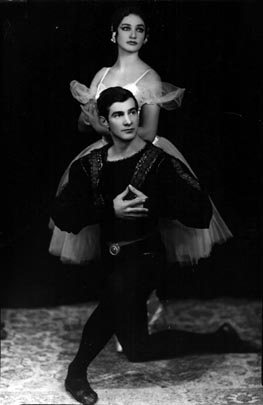 Ivanka Žunac (Giselle) i Marijan Bayer (Grof Albrecht); Havatsko narodno kazalište u Zagrebu, Adolphe Adam, Giselle, 2. veljače 1968.