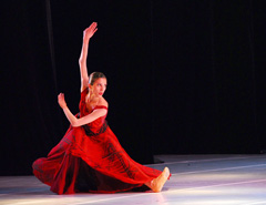 HNK u Zagrebu: Pjesme ljubavi i smrti, kor. i red. Milko Šparemblek; Milka Hribar-Bartolović (Dama u crvenom)