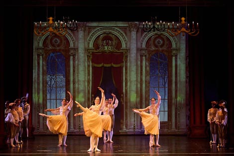 Hrvatsko narodno kazalište u Osijeku i Hrvatsko narodno kazalište Split: Davor Bobić / Hans Christian Andersen, Snježna kraljica, kor. i red. Svebor Sečak, foto Kristijan Cimer