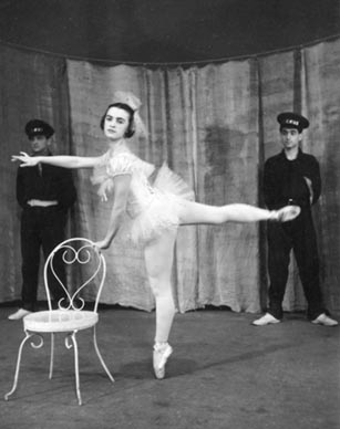 Viktorija Slamnik kao djevojcica sa stolcem; HNK u Zagrebu, Pelivani, kor. Octavio Cintolezi, 1957.