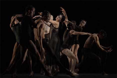 Natalia Osipova i ansambl u baletu Woolf Works, red. i kor. Wayne McGregor, gl. Max Richter, Royal Ballet, London, foto: ©2023 ROH. Andrej Uspenski