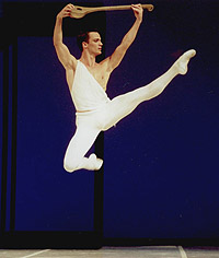 Tomislav Petranović kao Apolon u baletu APOLON MUZAGET Georgea Balanchinea, HNK u Zagrebu, 15. siječnja 2005., foto: Saša Novković