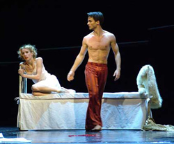 Tomislav Petranović kao Stanley Kowalsky i Edina Pličanić kao Blanche u baletu Mladena Tarbuka i Dinka Bogdanića TRAMVAJ ZVAN ČEŽNJA, HNK u Zagrebu, 15. travnja 2005., foto: Saša Novković 