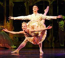 Jegor Menjšikov s Edinom Pličanić u Trnoružici u koreografiji Dereka Deanea, foto: Saša Novković